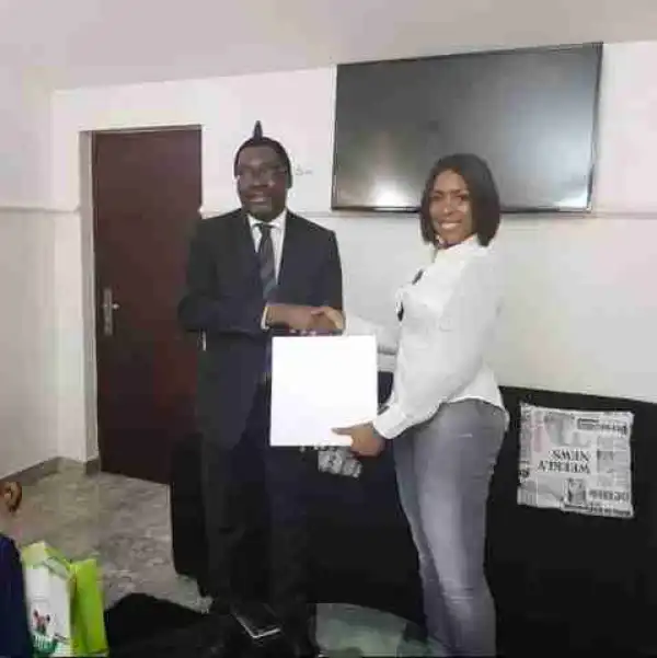 Female Blogger, Linda Ikeji Hosts Lagos State Commissioner Of Info. , Steve Ayorinde (Photo)